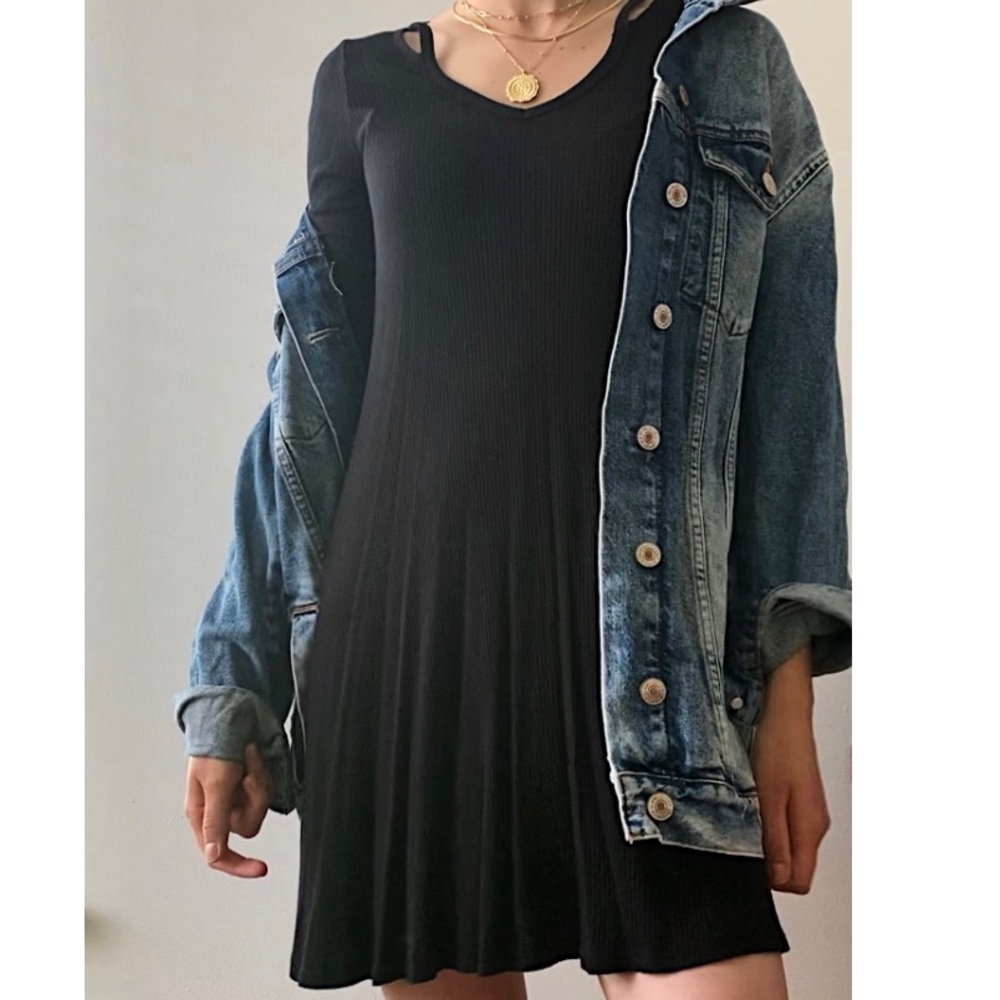 Socialite Black Ribbed V-Neck Dress